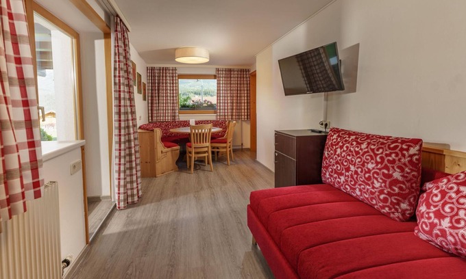 Haus im Ennstal Cottage | Large family room on the ground floor Half board - Cafe Pension Kitzer