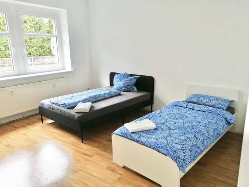 Zeitz Apartment | Large flat with separate rooms for 3 to 8 guests