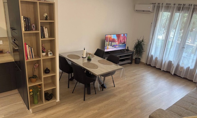 Biver Apartment | Large, fully-equipped apartment between Aix-en-Provence and Marseille