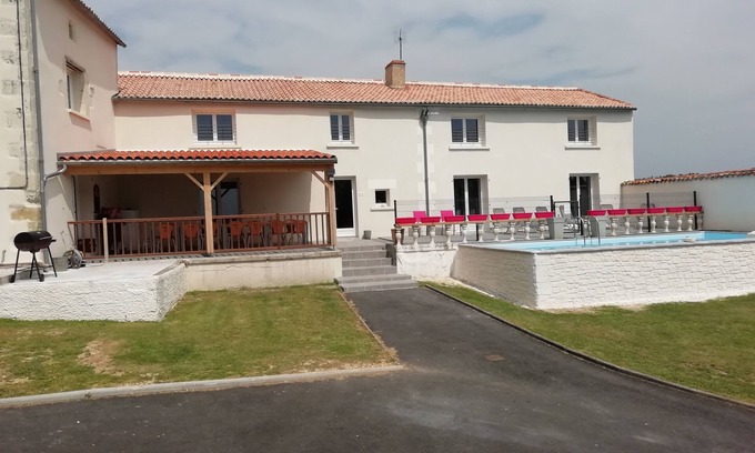 Vendeuvre-du-Poitou House | Large gite 12 minutes from Futuroscope