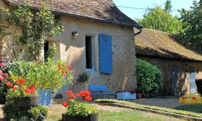 Souligne-Flace House | Large gîte with swimming pool, Pays de Loire, for 8 adults and 1 child