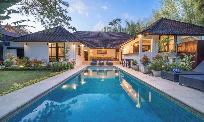 Petitenget Villa | LARGE GROUPS, 10 BDR, NR BEACH, GREAT INCLUSIONS
