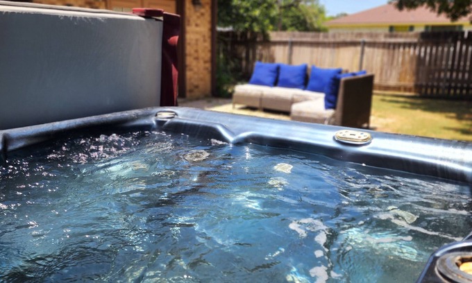 College Station House | Large home sleeps 15, close to campus with hot tub and more!