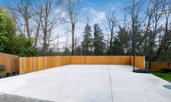 Puyallup House | Large Home with Extended Driveway Minutes from the Puyallup State Fair