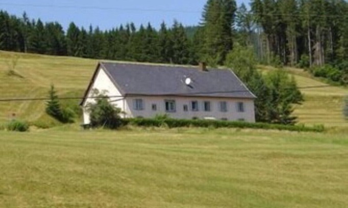Le Bonhomme House | LARGE HOUSE SLEEPS 24 IN THE MIDDLE OF THE MEADOWS