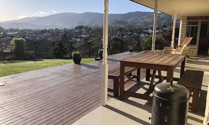 Richmond House | Large House with a View
