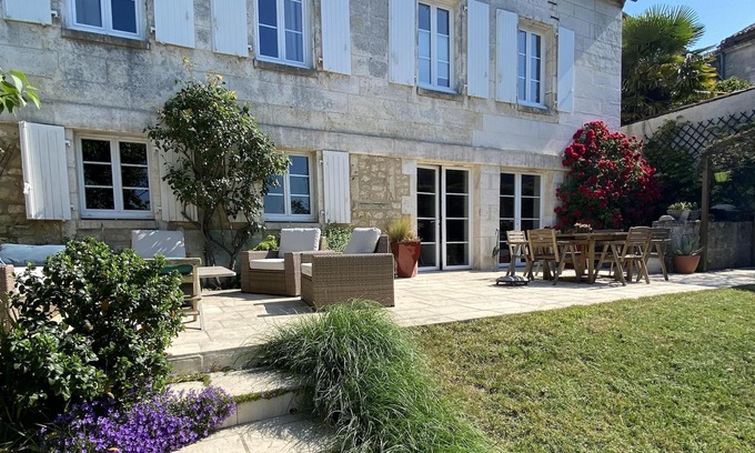 Angouleme House | Large house with garden and swimming pool downtown Angoulême