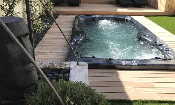Royan House | Large House with Spa, right in the center, close to the beach and the market.