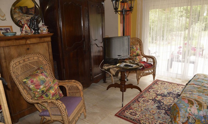 Ambares-et-Lagrave Apartment | Large independent studio near Bordeaux