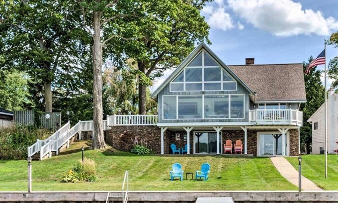 Paw Paw House | Large Lake House: Expansive View