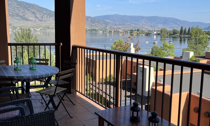 Okanagan-Similkameen Condo | Large Lakefront 3 Bed Condo With Gorgeous Osoyoos Lake and Mountain Views