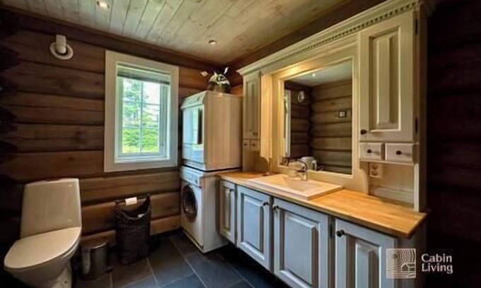 Ringsaker House | Large log cabin at Sjusjøen with sauna, fireplace and panoramic view