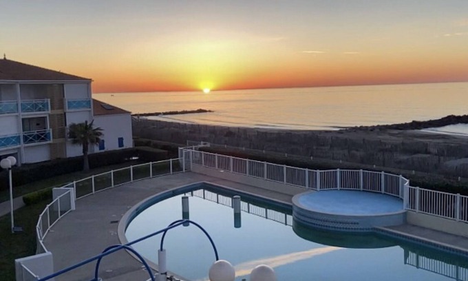 Frontignan Apartment | Large luxury studio facing the sea in Frontignan Plage