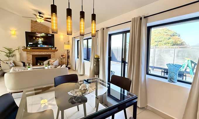 San Antonio Tlayacapan House | Large Modern Ajijic 1 King Bdrm Home -Walk To Everything -Gym -Pickleball Court