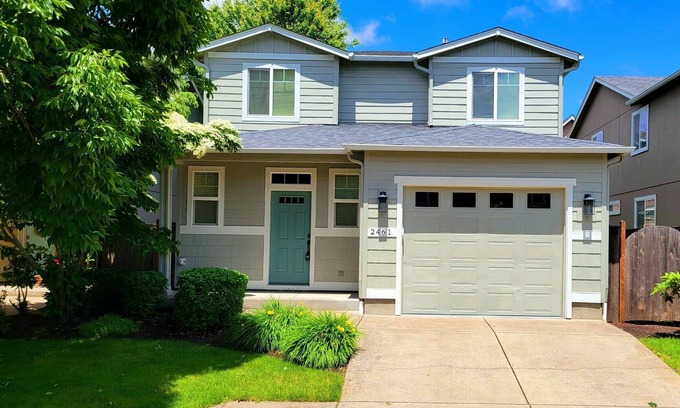 Eugene House | Large, modern, centrally-located and pet friendly home