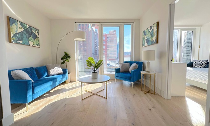 Lower East Side Apartment | Large Modern Guest Suite - Private Terrace - Manhattan