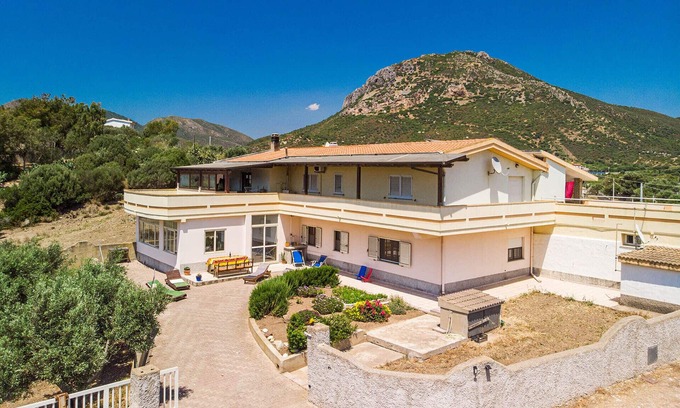 Gonnesa Apartment | Large modern hotel in the suburbs. Terrace, WiFi, conservatory low