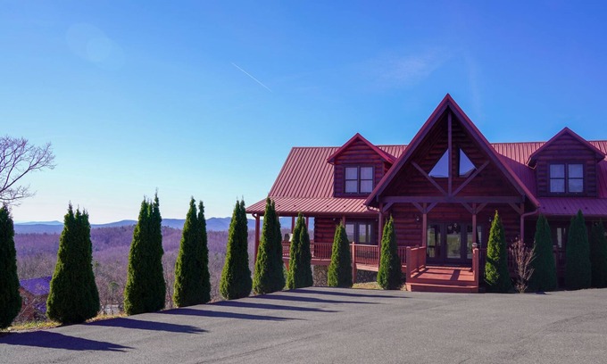 Dobson Cabin | Large Mountaintop Cabin sleeps 16! Blue Ridge Mountain Views & Wraparound Deck