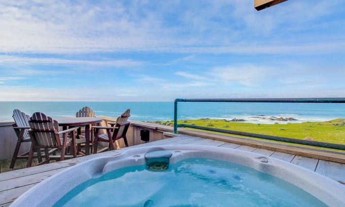 Sea Ranch House | Large oceanfront home with hot tub, shared pool, & large deck - dogs welcome