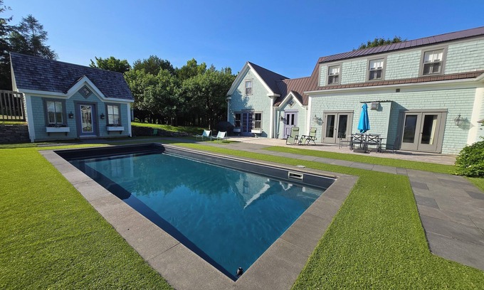 St. Andrews House | Large peaceful farmhouse with pool and big garden in beautiful Saint Andrews