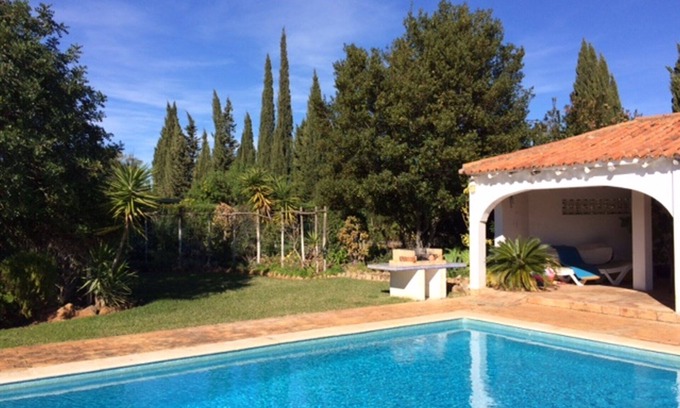 Portimao Villa | Large private villa with swimming pool, large garden, four bedrooms, lounge and dining room. Calmly