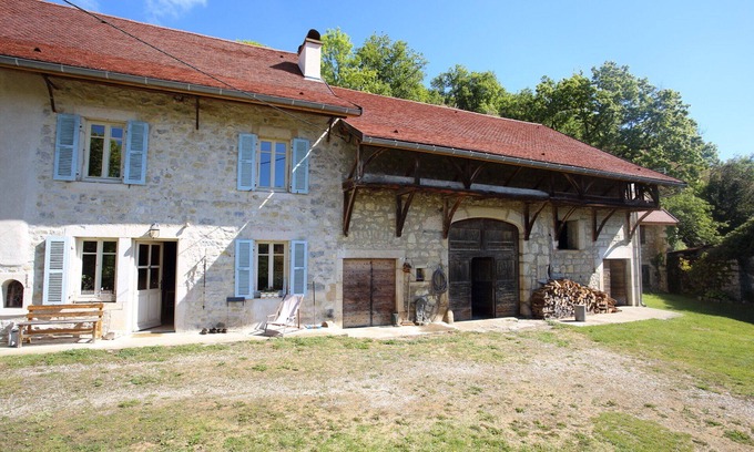 Ceyzerieu Bed & Breakfast | Large room in the countryside, surrounded by nature