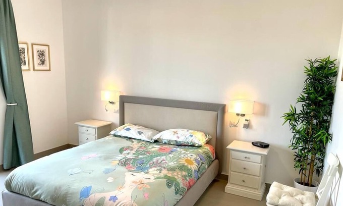 Paternopoli Apartment | Large room with private bathroom in a farmhouse with swimming pool