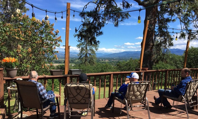 Central Point Other | 🏞 Large Scenic Home with Spectacular views!! Jacuzzi + Sleeps up to 8