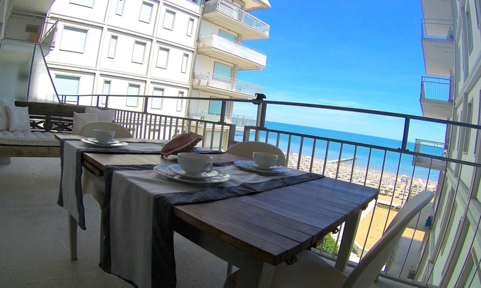 Faro Apartment | Large seafront apartment with large terrace