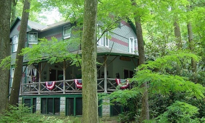 Mount Gretna Heights Cottage | Large Shadywood Cottage with Wrap Around Porch