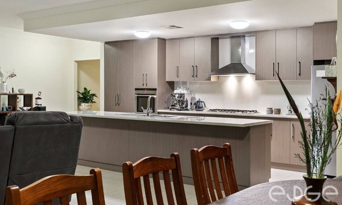 Munno Para House | Large spacious 4 bedroom home