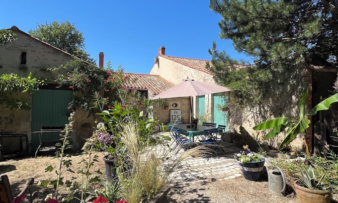 Le Gue-de-Velluire House | Large stone house with garden, near La Rochelle and beaches - 8pers