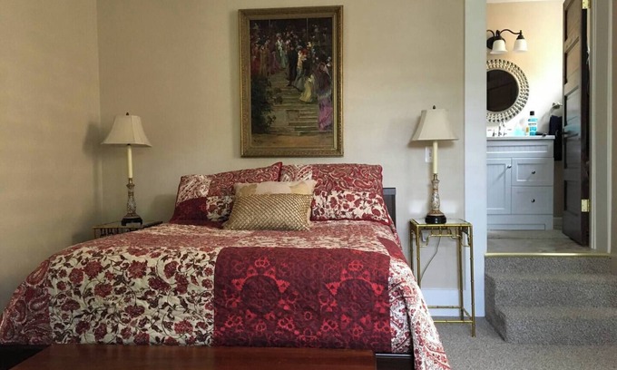 Forest Hills Apartment | Large Studio Apt, Light&Bright,Traditional decor,W&D included, Safe neighborhood