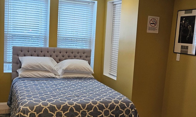 Truxton Circle Apartment | Large studio close to metro in Eckington/Shaw