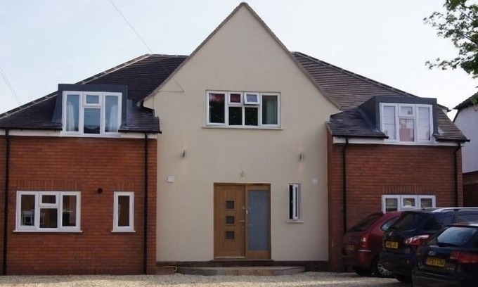 Stratford-upon-Avon House | Large townhouse with Hot Tub ideal for family or friend reunions