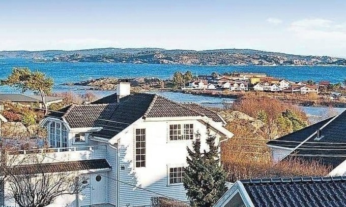 Stavern House | Large vacation home right on the coast in a cozy summer town