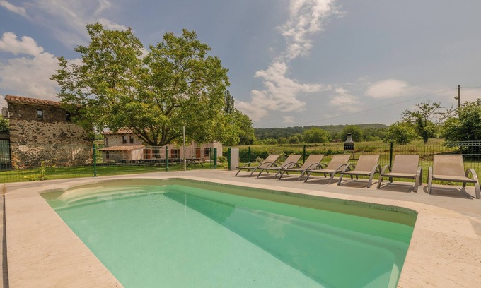 Olot Villa | Large villa in the volcanic area of Olot, for 21 people with extensive garden