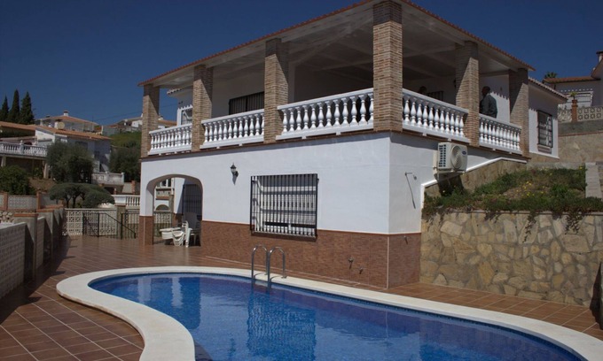 Benajarafe Villa | Large villa near the beach with pool and sea views
