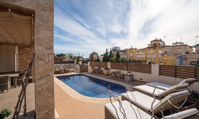 Torrevieja Villa | Large villa with private pool and walking distance to La Mata beach. Child-friendly.