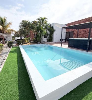 Playas House | Las palmeras con piscina