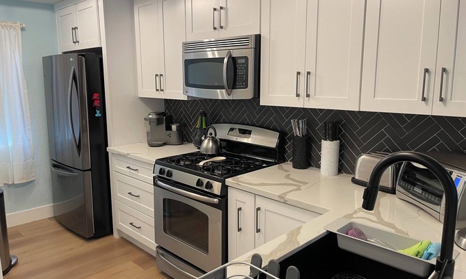 Las Vegas Condo | Las Vegas Strip - Cozy 2-bedroom, 2 - bathroom condo with WiFi, AC, Pool & Gym