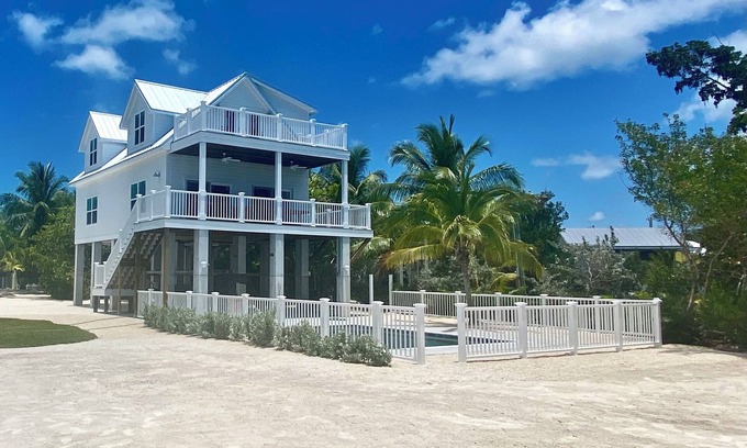 Cudjoe Key House | Latitudes - Ocean front with salt water pool.