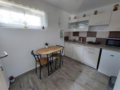 Alsóörs Apartment | Laurin Vendégház