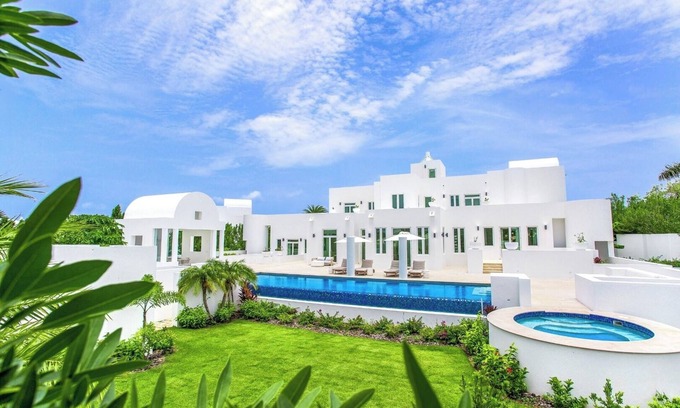 Rendezvous Bay House | Lavish 5BR Garden Villa: Private Pool, Kitchen & Full Resort Access