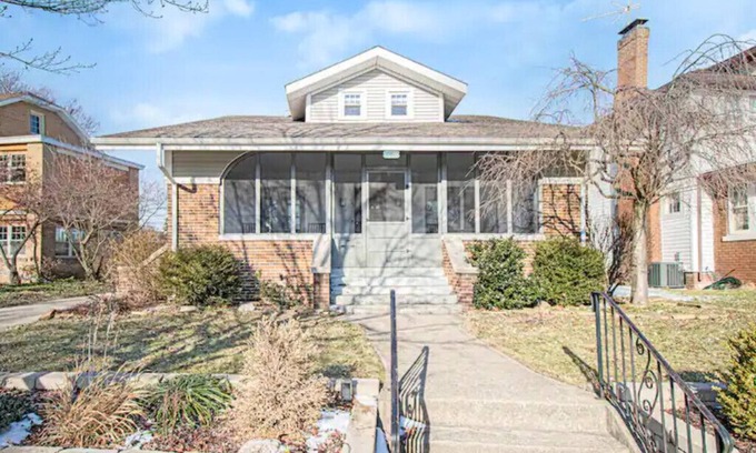 Mishawaka House | Lavish River Front Home 1 Mile From Notre Dame