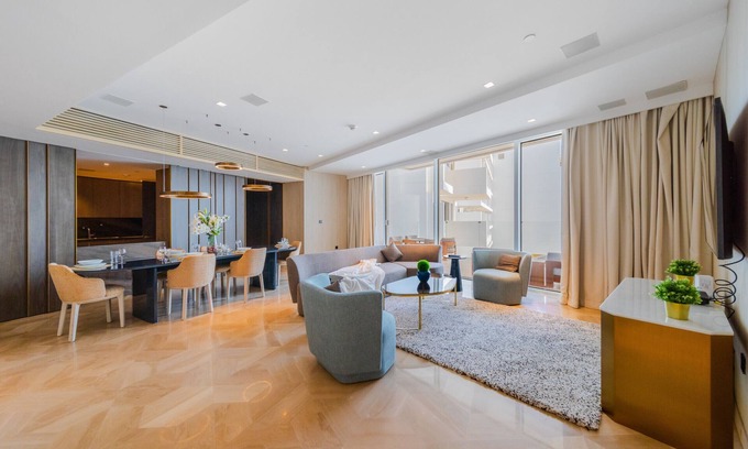 Palm Jumeirah Apartment | Lavish Sea View 2BR at FIVE Palm