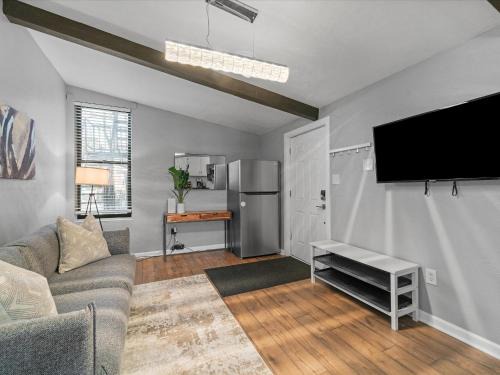 Lawrenceville Apartment | Lawrenceville Central !3 Large and Spacious One Bedroom Apartment with Free Street Parking