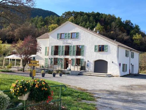 Senez Hotel | L’AZIMUT