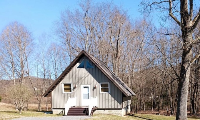 Keslers Cross Lanes Ski Chalet | "Lazy At the Lake" 2 BR Chalet