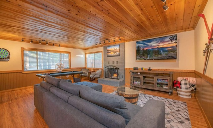 Big Bear Cabin | Lazy Bear Chalet-3 bed 2 bath W/Spa-No Pets!